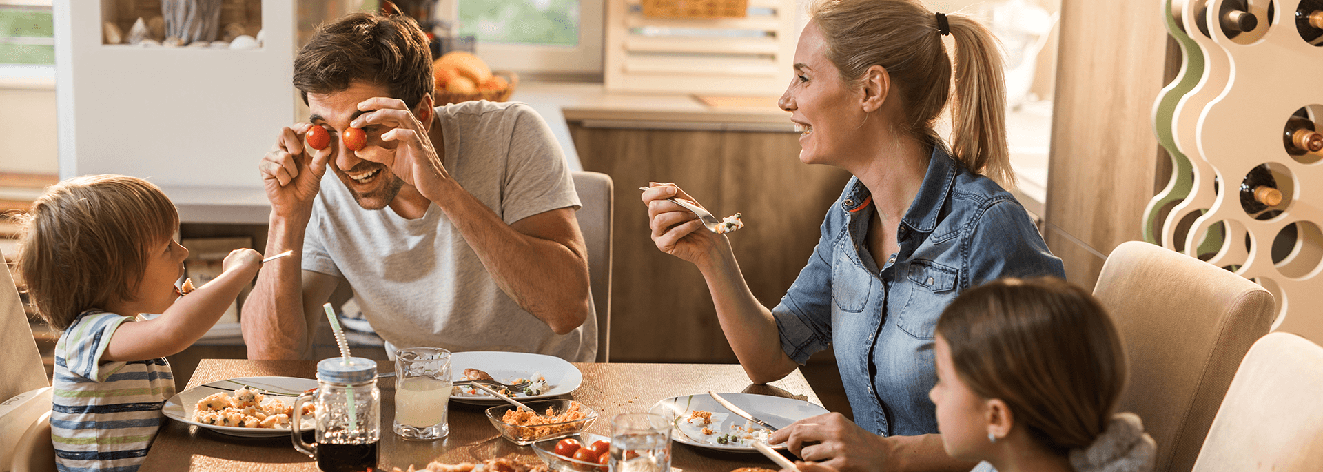Kidseating-in-kitchen-room