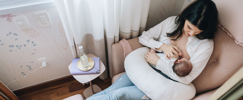 Getting a Good Latch: Breastfeeding Positions & Holds That Help