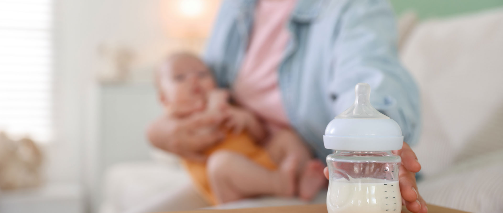 Paced Bottle-Feeding: How to Feed Your Baby the Right Way