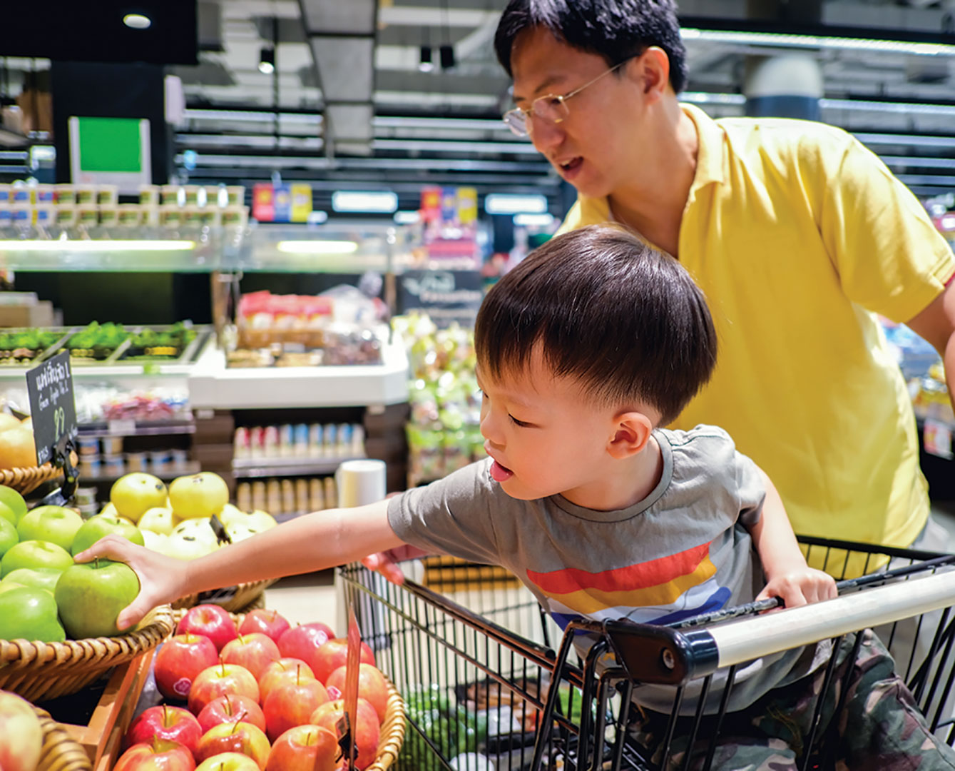 Dad-Son-fruit-shopping